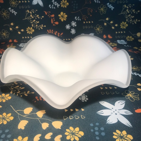 WHITE MATE GLASS WAVY VASE BOWL Plate Vase Flower Shaped 9.5”  MILKY VINTAGE? - Picture 1 of 16